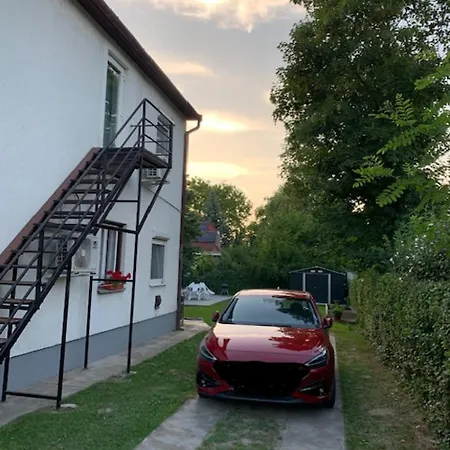 アパート Portum Vendeghaz *